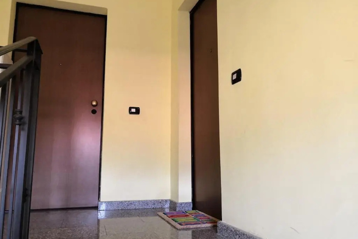 Room 10 of 16