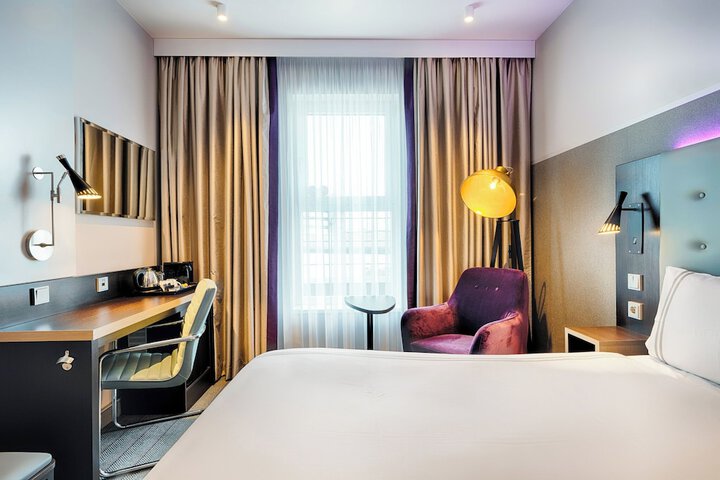 Room 6 of 33