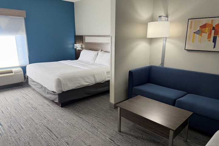 Room 9 of 32