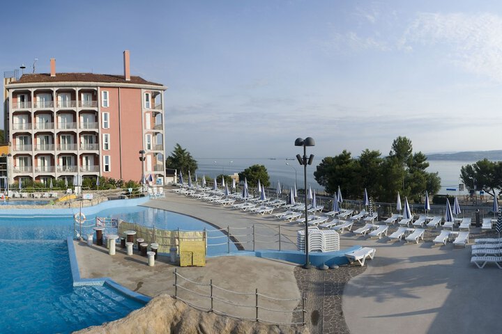Hotel 16 of 16