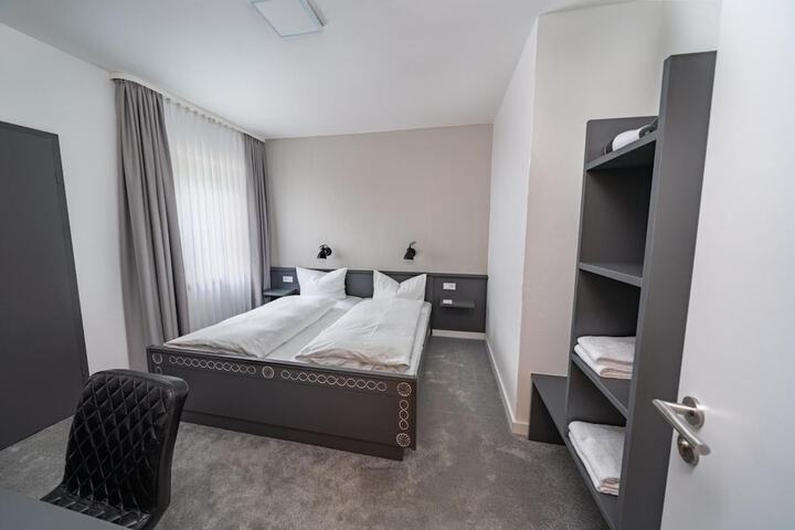 Room 11 of 48