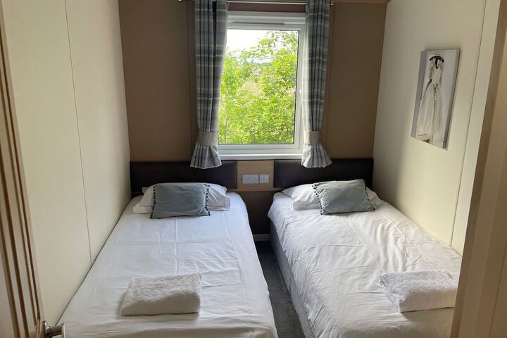 Room 4 of 15