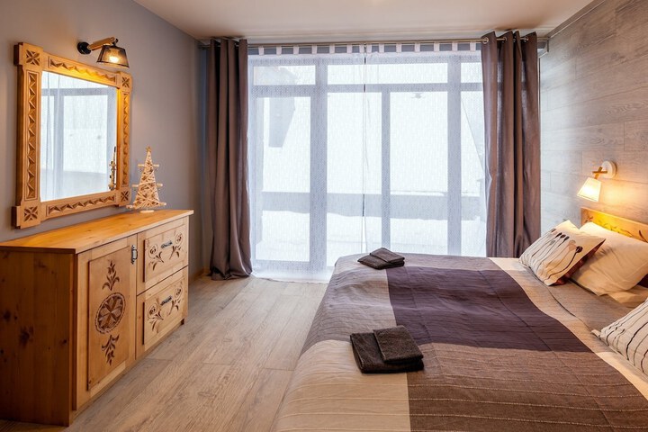 Room 8 of 30