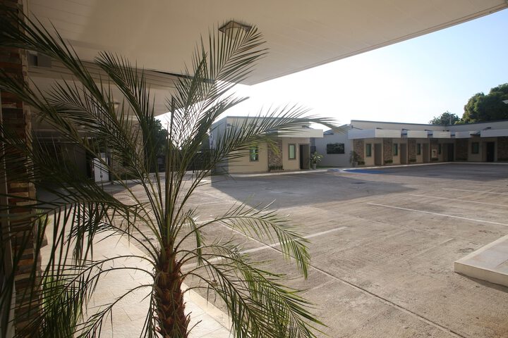 Hotel Exterior 150 of 152