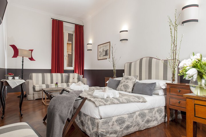 Room 4 of 37