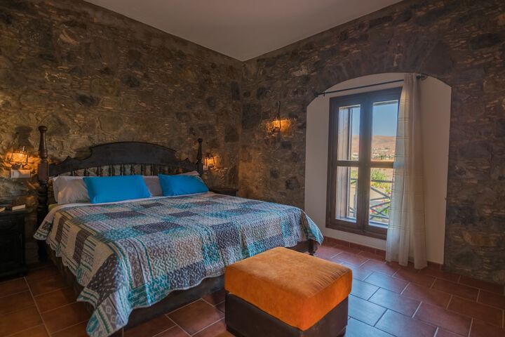 Room 5 of 18