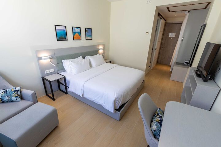 Room 5 of 103