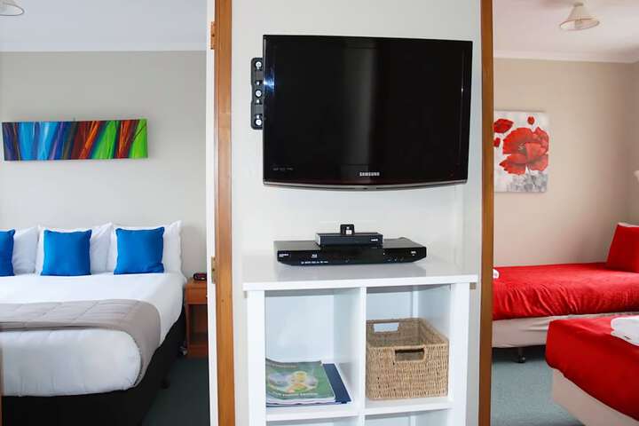 Room 4 of 68