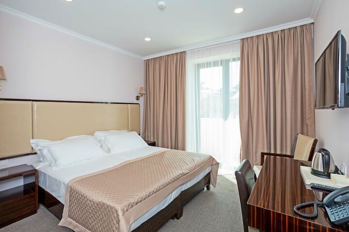 Room 10 of 33