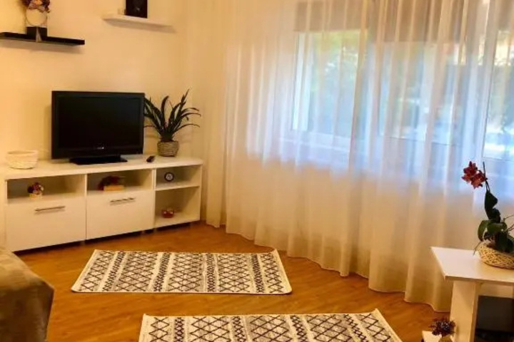 Room 2 of 6