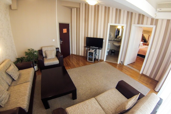 Room 42 of 64