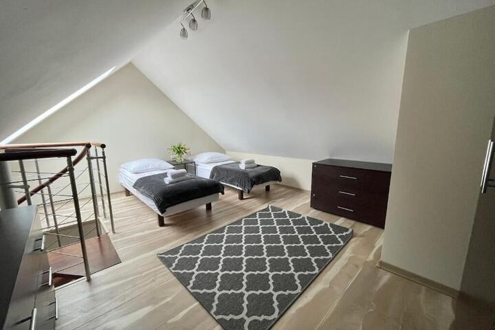 Room 7 of 110