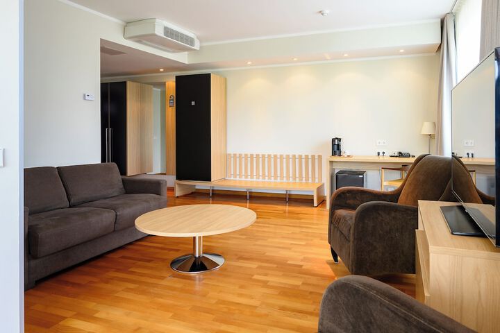 Room 21 of 53