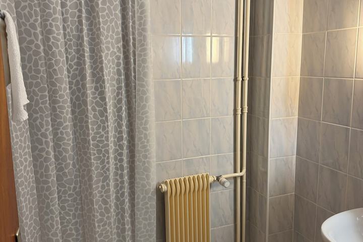 Room 9 of 13