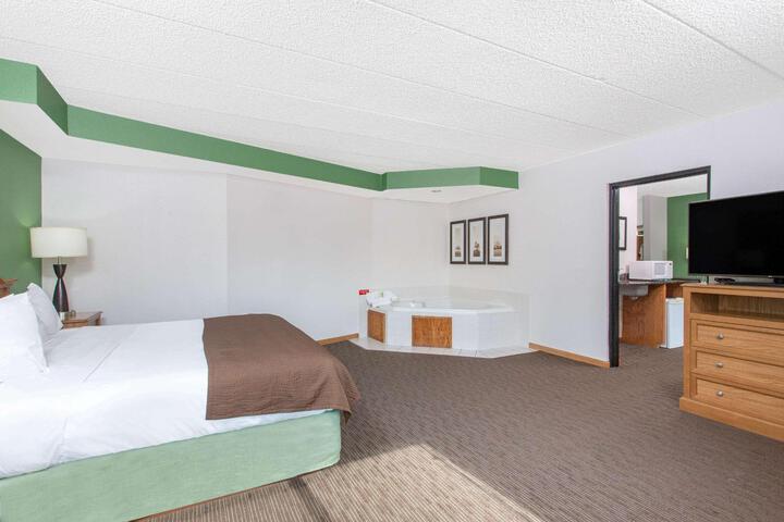 1 Queen Bed Mobility Accessible (4 of 15)