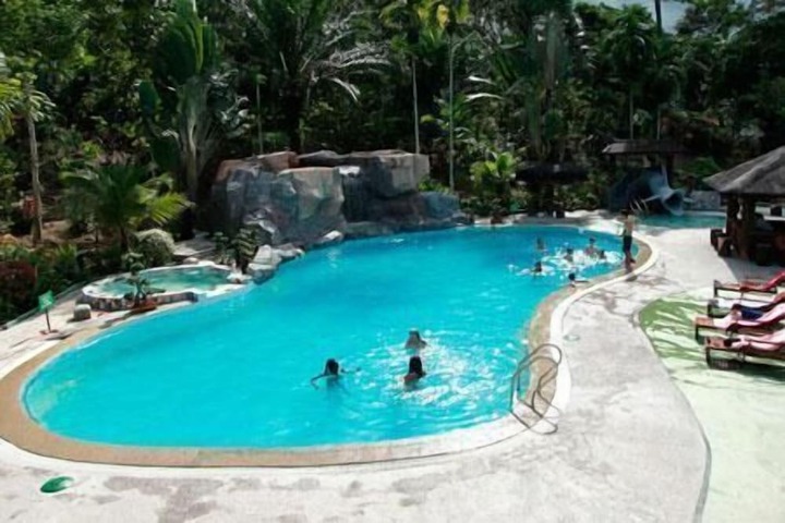 Hotel Pool