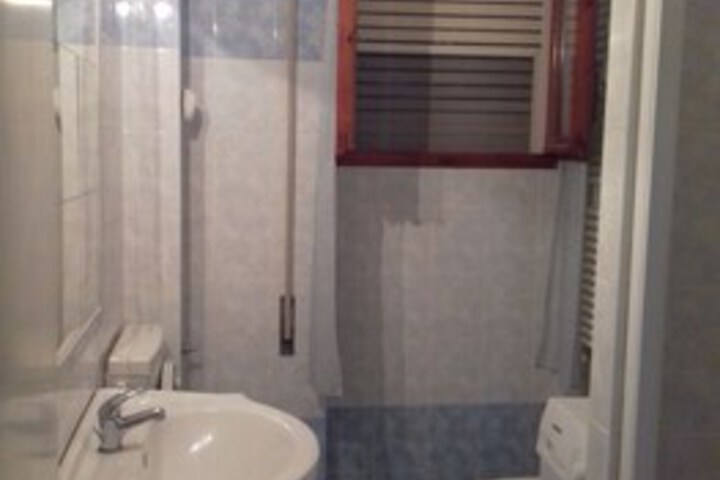 Room 5 of 73
