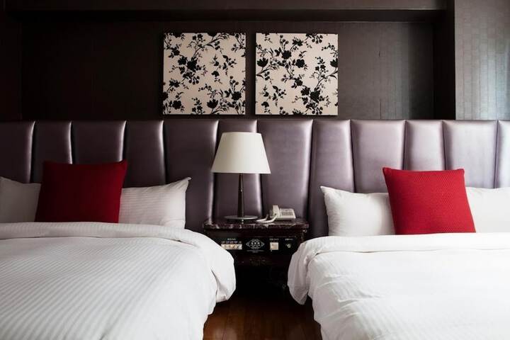 Room 28 of 63