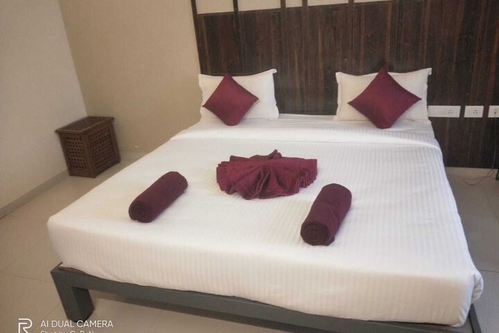 Room 2 of 9