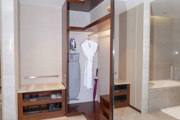Room 13 of 92