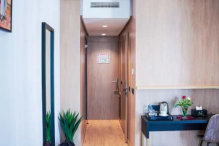 Room 17 of 25