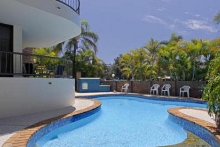 Pool 4 of 5