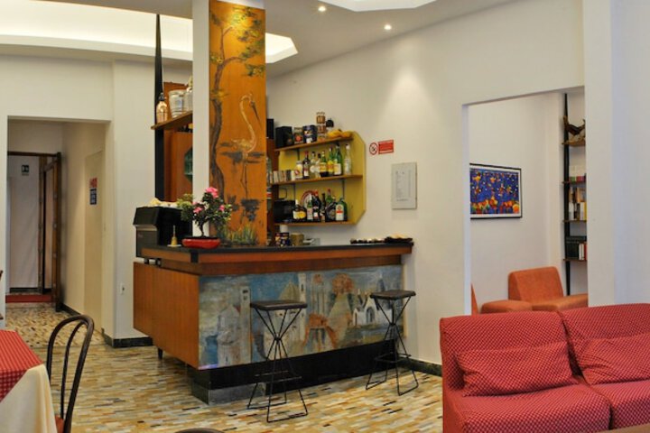 Lounge 45 of 57