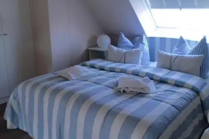 Room 2 of 9