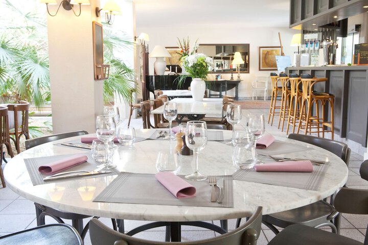 Dining 6 of 7