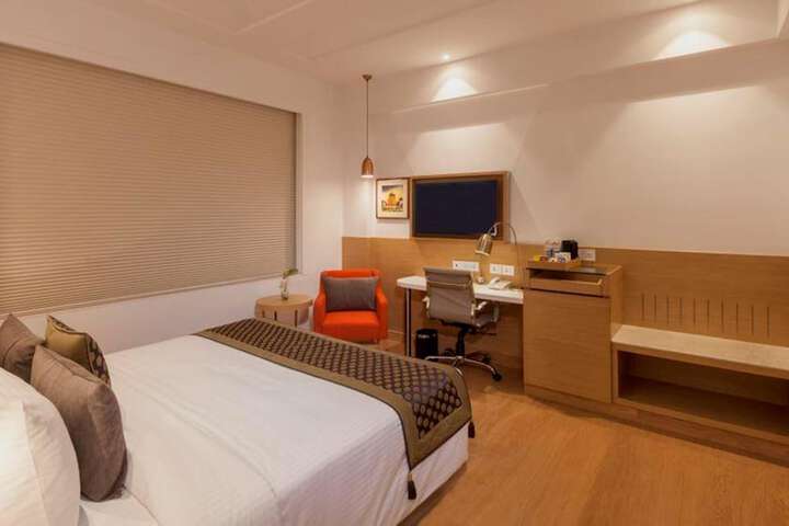 Room 8 of 32
