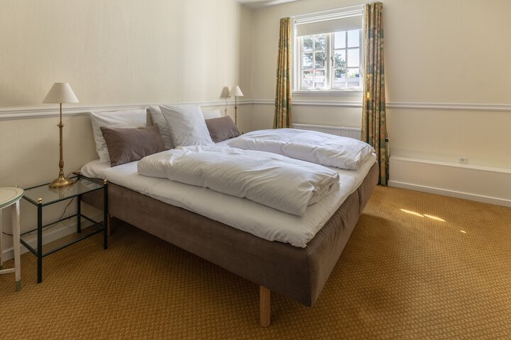 Room 32 of 151