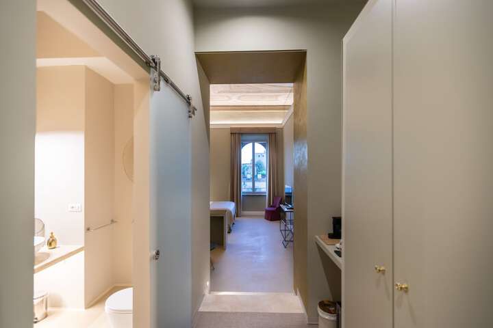 Room 9 of 46