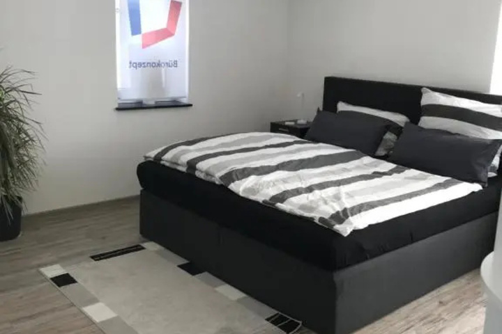 Room 6 of 28