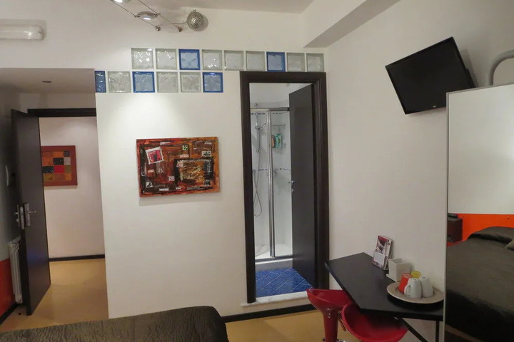 Room 11 of 14
