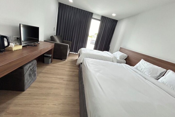 Room 5 of 12