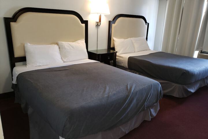 2 Queen Beds (9 of 21)
