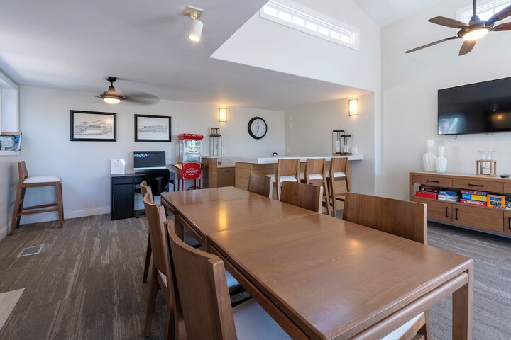 Business Center 57 of 75