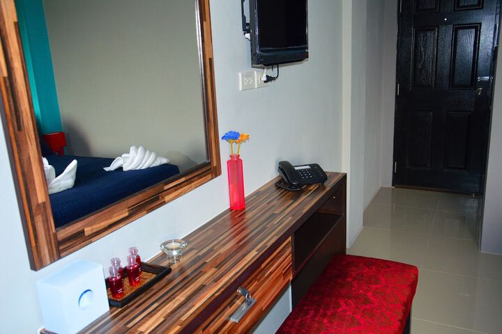 Room 27 of 91
