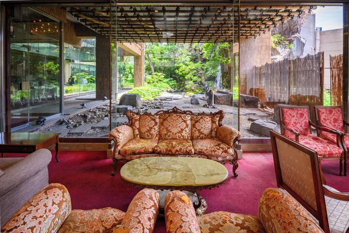 Entrance & Lobby