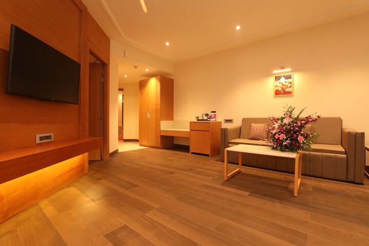 Room 9 of 24