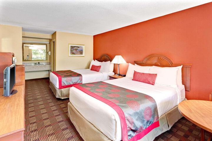 2 Double Beds (2 of 4)