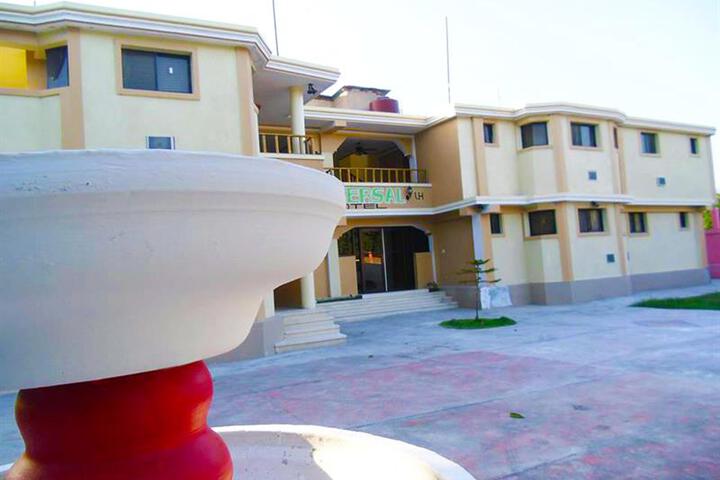 UNIVERSAL HOTEL HAITI