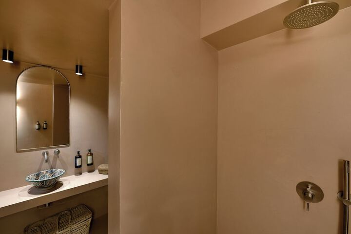 Room 208 of 282