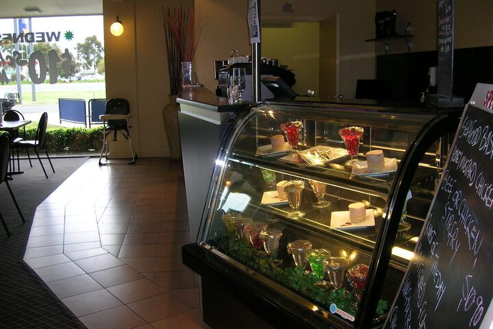 Lounge 16 of 20