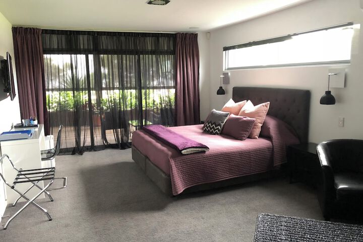 Room 13 of 38