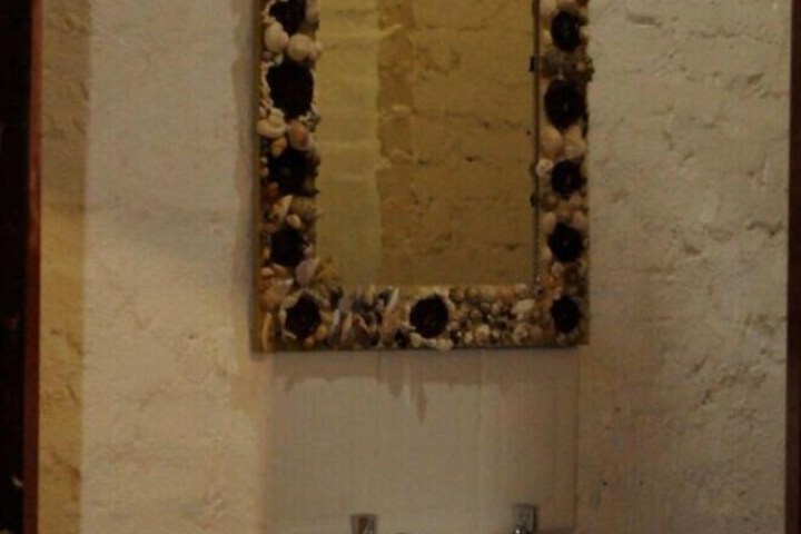 Room 10 of 27