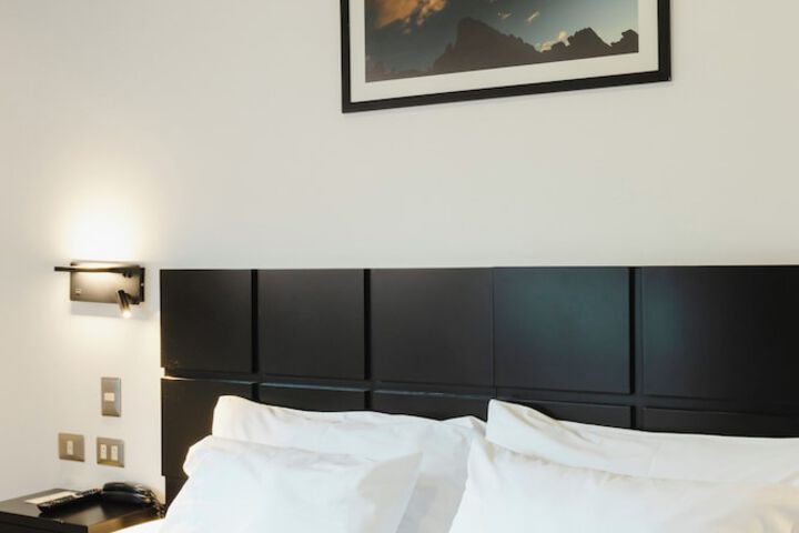 Room 45 of 176