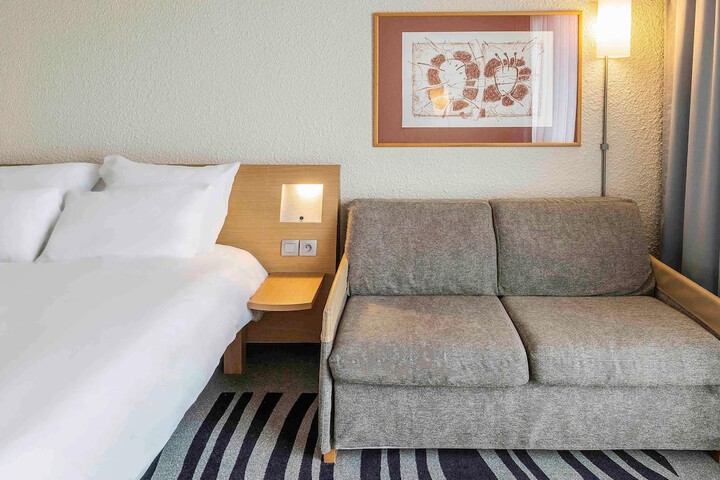 Room 10 of 86