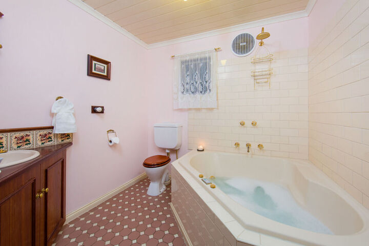 Room 5 of 25