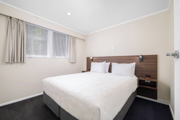 Room 12 of 34